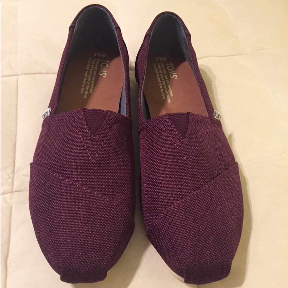 Tom’s women’s slip-on shoes size 8.5